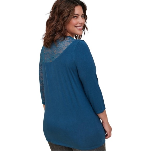 Torrid Super Soft Asymmetrical Lace Pieced Crew Neck Top Plus Size 4X Teal - Picture 3 of 9